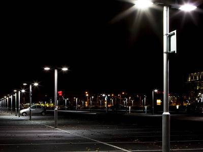 Innodisk Smart City Applications: Smart street lights contribute to energy savings and provide protection and security.